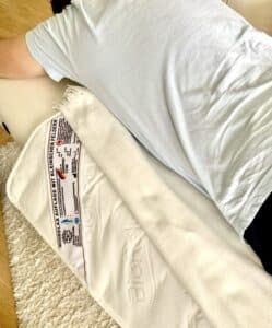 Biorelax Erfahrungen - auf Behandlungsliege mit Wolldecke